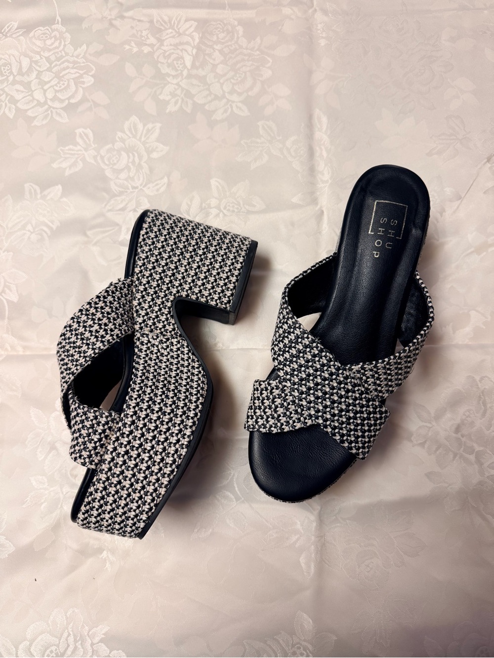 Shu Shop Black and White Woven Crisscross Platform Block Heel Mule Sandals - NWO